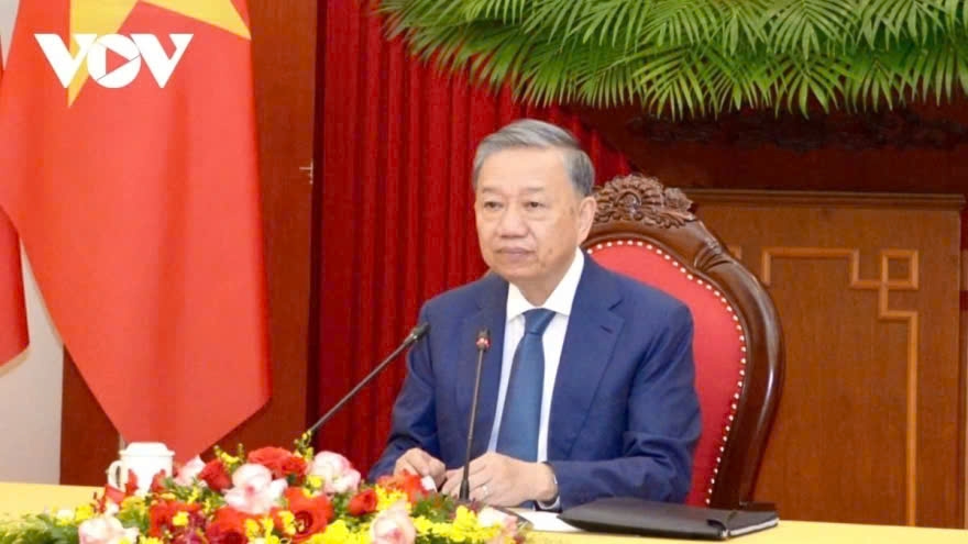 Vietnam and Singapore examine ways to foster Strategic Partnership